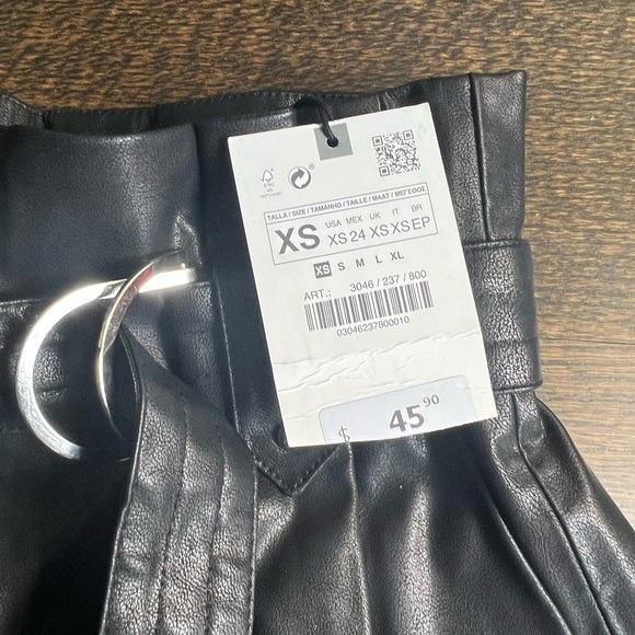 NWT woman’s shorts - Picture 2 of 2